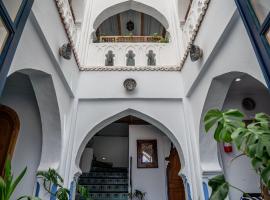 Riad ALHAMBRA，位于舍夫沙万的酒店