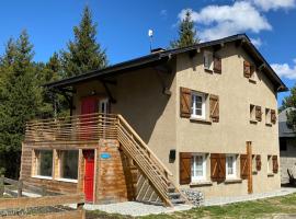 Grand appartement dans chalet en bordure de forêt - Lac de Matemale，位于马泰马尔的酒店