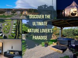 The Getaway - The Red Kite - Pet Friendly Luxury Glamping Cabin，位于邓加文的酒店