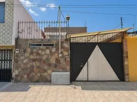 Casa céntrica con todos los servicios cerca del centro