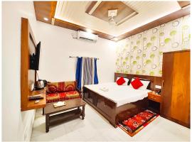 HOTEL !H-A-N-U-M-A-N! Near Ramjanam Bhoomi - Fully Air Conditioned Hotel - Room Service# Free wi-fi# Free Parking Provided - Best Hotel In Ayodhya，位于Ayodhya的酒店