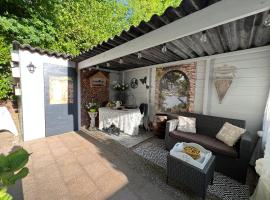 Chalet Royal romantisch, uniek en volledig privé，位于皮滕的酒店