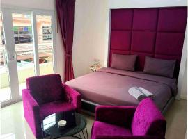 Titanic Residence-5 Minutes Walk to Walking Street，位于芭堤雅市中心的酒店