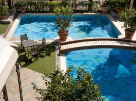 全景大酒店，位于蒙特卡蒂尼泰尔梅的酒店