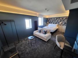 272-274 Accommodation AT，位于布莱克浦的酒店