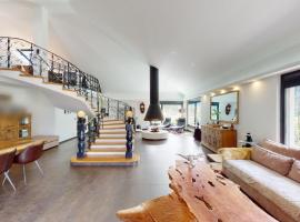Insane Villa in the nature，位于Silenen的酒店