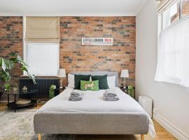 City Centre Entire Studio Apartment- Self check in，位于奇切斯特的酒店