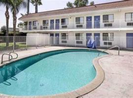 Studio 6 Lake Elsinore, CA，位于湖埃尔西诺的酒店