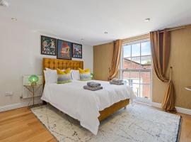 Entire City Centre one bedroom Apartment- Self check in，位于奇切斯特的酒店