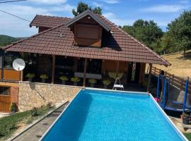 Apartman 1 nase brdo，位于古察的酒店