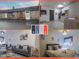 The Larky - Modern 2 Bed Cottage in Larkhall，位于拉克霍尔的酒店
