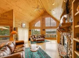 Decks & Views: Spacious Cabin Near Table Rock Lake