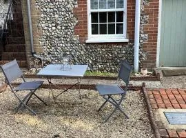 1 bed-Sleeps 4-Garden-Near Snetterton Circuit