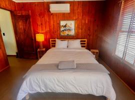 Joshua Tree Ranch House Motel - Downtown - Room #6，位于约书亚树的酒店