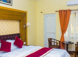 Amrapali Cottage and Restaurant Pvt Ltd，位于Butwāl的酒店