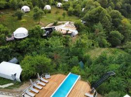 Glamping Georgia Krikhi，位于安布罗劳里的酒店
