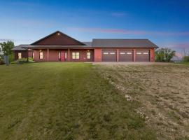 Lakeside 4BR Retreat Private, Peaceful & Scenic villa