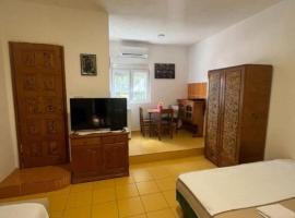 Apartmani na obali mora Tina，位于苏托莫雷的酒店