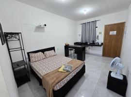 Flat completo a 21 minutos da BR-153，位于阿帕雷西达迪戈亚尼亚的酒店