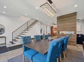 Wicker Park 6bd 4ba, Steps from CTA, Parking Incl home