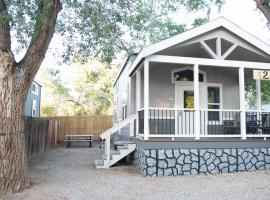 Mill Creek Falls Cabin #02，位于摩押的酒店