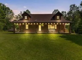 Family Escape in Hocking Hills, Hot Tub, Game Rm, Movie, Gas Firepit, BBQ