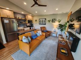 Boho Getaway for Two，位于Cool Ridge的酒店