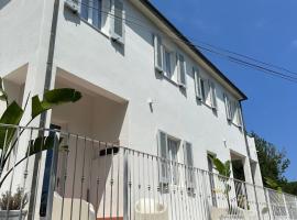 Villa Viola Rooms, a 200mt dalla spiaggia di Procchio，位于普罗基奥的酒店