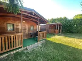 Autocamp Free Star - chatky a bungalovy B1 a B2 se 2 ložnicemi a WC