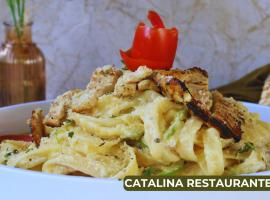 Catalina Hotel y Restaurante -El Gramal，位于Cacaopera的酒店