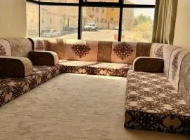 فيلا أنيقه بواجهه زجاجية ومجلس كبير