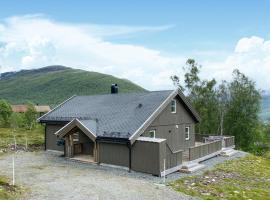Cozy Home In Hornindal With Sauna，位于Hornindal的酒店