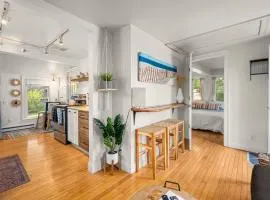 Babes Bungalow by Leavetown Vacations