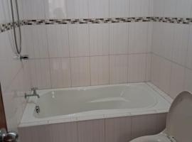 CASA En CONDOMINIO LAS VIÑAS CHICLAYYO，位于Zarate的酒店