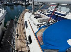 Voilier Dufour Classic 35，位于昂代的酒店