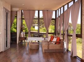 EcoLife Lodge Hotel & Restaurant，位于斯捷潘纳万的酒店