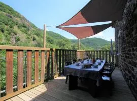 Gîte spacieux avec terrasse surplombant rivière, idéale pour pêche et sports d’eau, tout inclus - FR-1-582-17