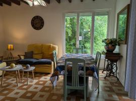 Gîte indépendant avec terrasse et accès direct au lac - FR-1-590-223，位于Dampierre-en-Burly的酒店