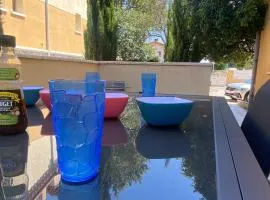 T3 rdc, terrasse ombragée, parking avec portail