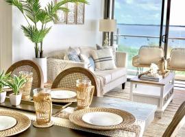 2BR Condo Tambuli Beach Residence，位于Maribago的酒店