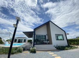 373 pool villa