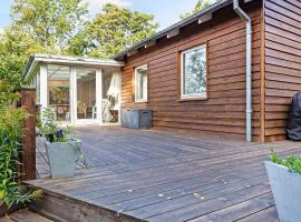 Scenic Summer House 600 Meters From Sandy Beach，位于Asnæs的酒店