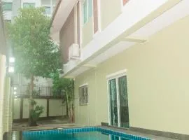 Warisa Happy Pool Villa Near Pattaya Beach