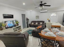 Furnished 2-Bedroom Flat for Rent，位于Diego Martin的酒店