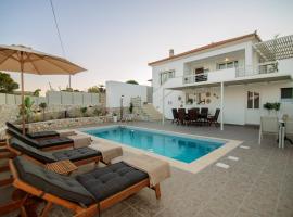 Dimitra's House with Private Pool，位于Koiliomenos的酒店
