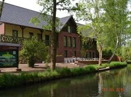 Spreewaldscheune am Fließ-Ferienwohnungen am Wasser in Burg