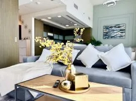 Luxury Apt Near Burj & Metro