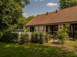 Villa Lodge met Jacuzzi - 8 personen - Woodz Lodges，位于赫斯登-佐尔德尔的酒店