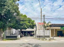 Permana Homestay Syariah Mitra RedDoorz，位于Pare的酒店