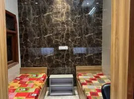 FlexiBay-Affordable Boys Hostel in North Delhi with meals